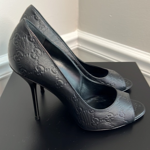 Gucci - Black Guccissima peep toe pumps. - Picture 4 of 12